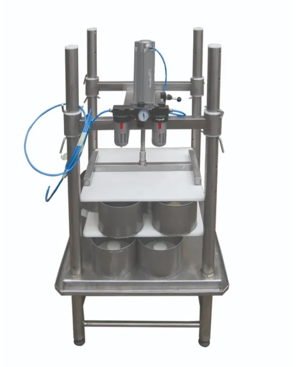 Pneumatický lis na sýr