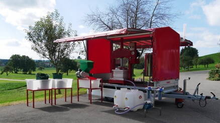 Mobilní komerční moštárna 200 l/hodina – elektrický pasterizátor a elektrický hydraulický lis