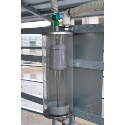 Poloautomatické mycí zařízení