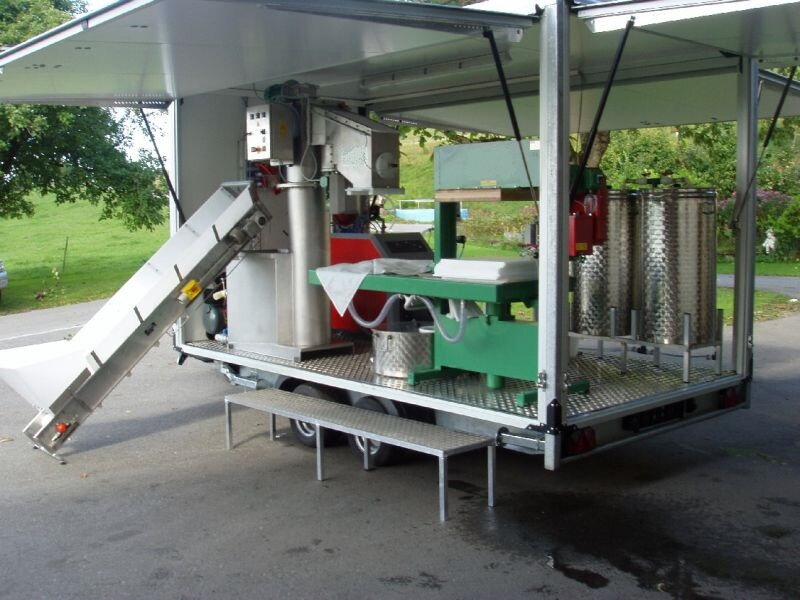 Mobilní komerční moštárna 500 l/hodina Mobilní komerční moštárna 500 l/hodina