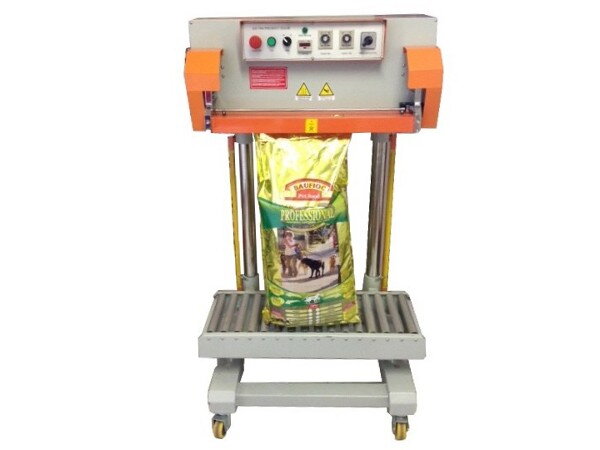 Těsnicí stroj pro velké obaly