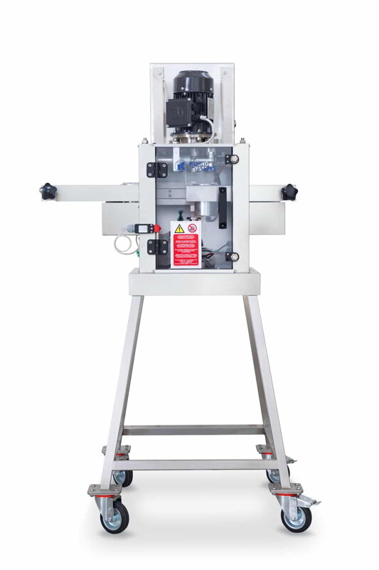 Zařízení na obrubování, výkon 500 plechovek za hodinu