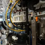 Čtyřhlavová plnička plechovek se zátkovačkou CP-4