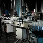 Čtyřhlavová plnička plechovek se zátkovačkou CP-4