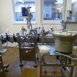Plně automatický uzavírací stroj / šroubovací uzávěr VM-40